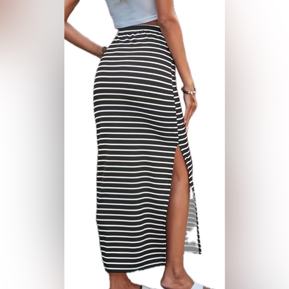 Black and White striped Skirt. Size L. - Picture 4 of 11